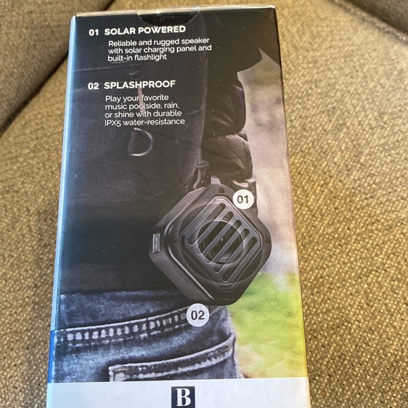 Brookstone rugged venture solar power speaker with flashlight - Picture 4 of 5